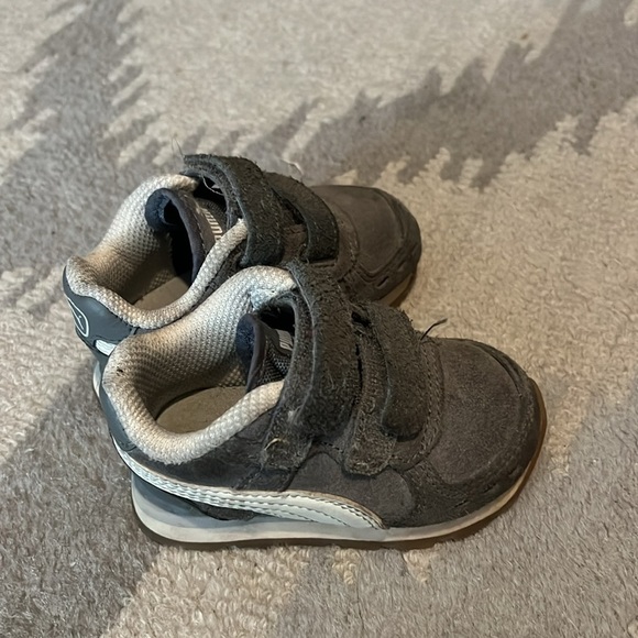 Puma grey velcro strap toddlers shoes size 4C - Picture 6 of 9